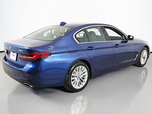 Used 2022 BMW 530i xDrive w/ Premium Package image 11