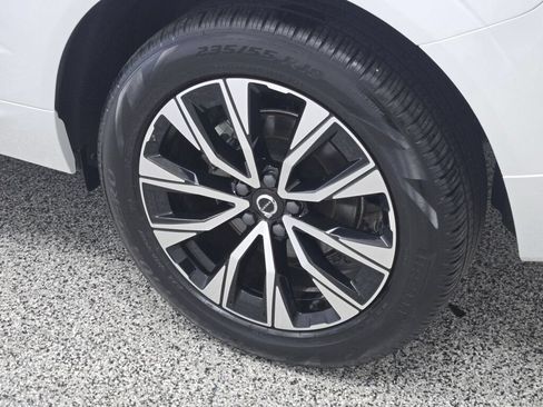 Used 2025 Volvo XC60 B5 Plus AWD/4WD image 14