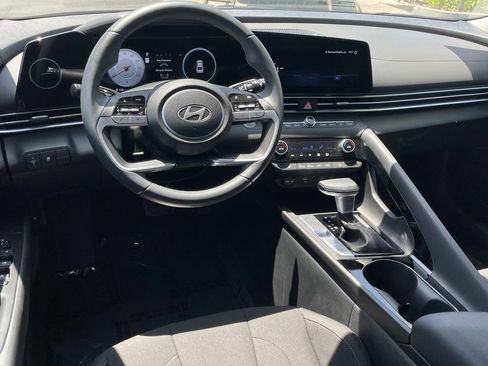 Used 2024 Hyundai Elantra SEL FWD image 6