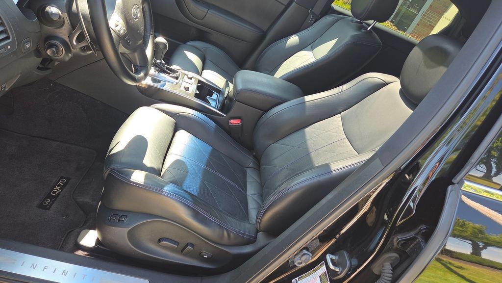 Used 2017 INFINITI QX70 AWD w/ Premium Package image 17