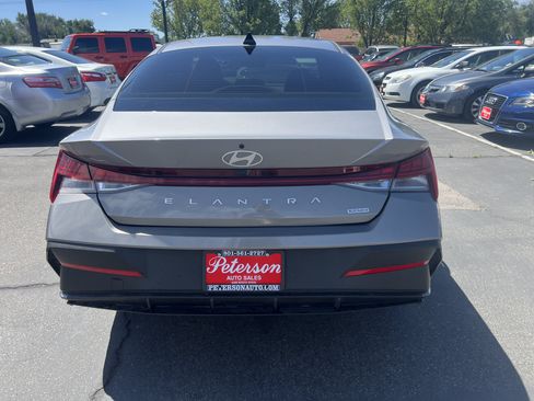 Used 2025 Hyundai Elantra Hybrid FWD image 7