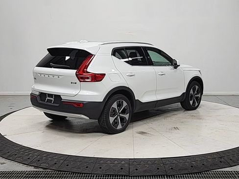 Used 2024 Volvo XC40 B5 Plus AWD/4WD image 8