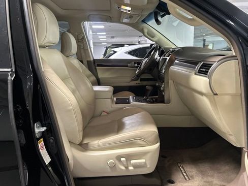 Used 2019 Lexus GX 460 Premium w/ Premium Package AWD/4WD image 29