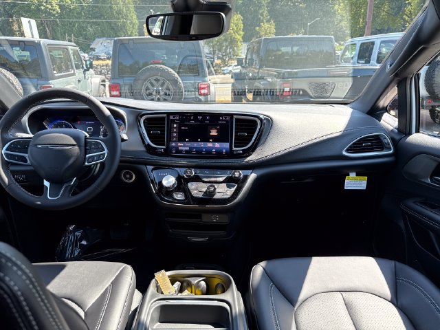 New 2027 Chrysler Pacifica Select AWD/4WD image 11