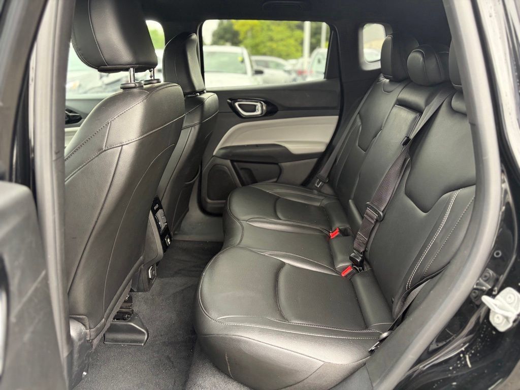 Used 2025 Jeep Compass Limited AWD/4WD image 11