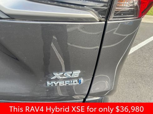 Used 2024 Toyota RAV4 XSE AWD/4WD image 17