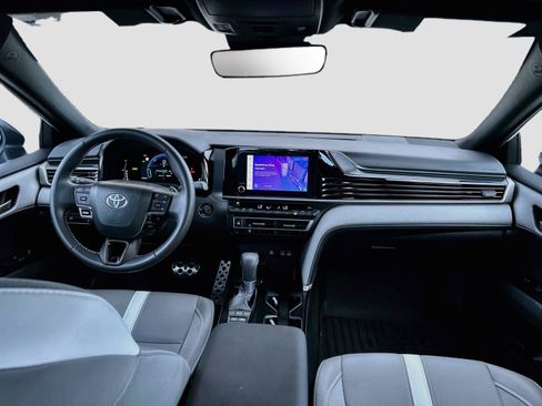 Used 2025 Toyota Camry SE w/ Convenience Package FWD image 16