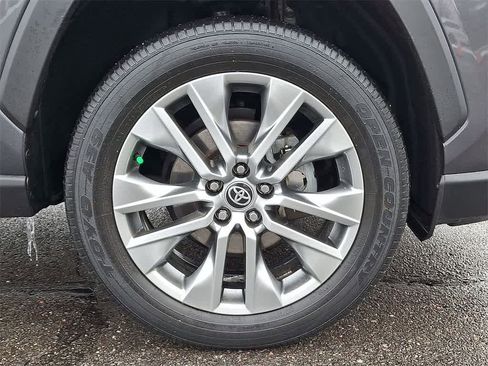 Used 2022 Toyota RAV4 XLE Premium image 26