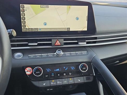 Used 2025 Hyundai Elantra SEL image 15