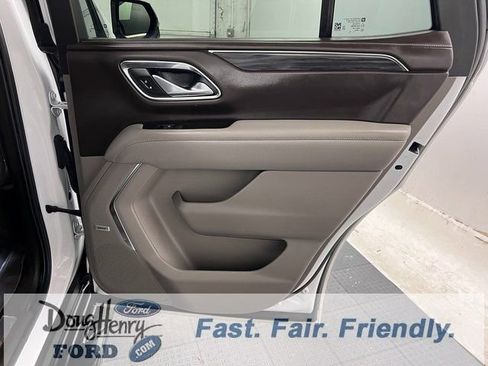 Used 2022 GMC Yukon SLT w/ SLT Premium Package image 38