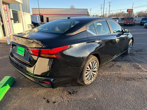 Used 2025 Nissan Altima 2.5 SV image 7