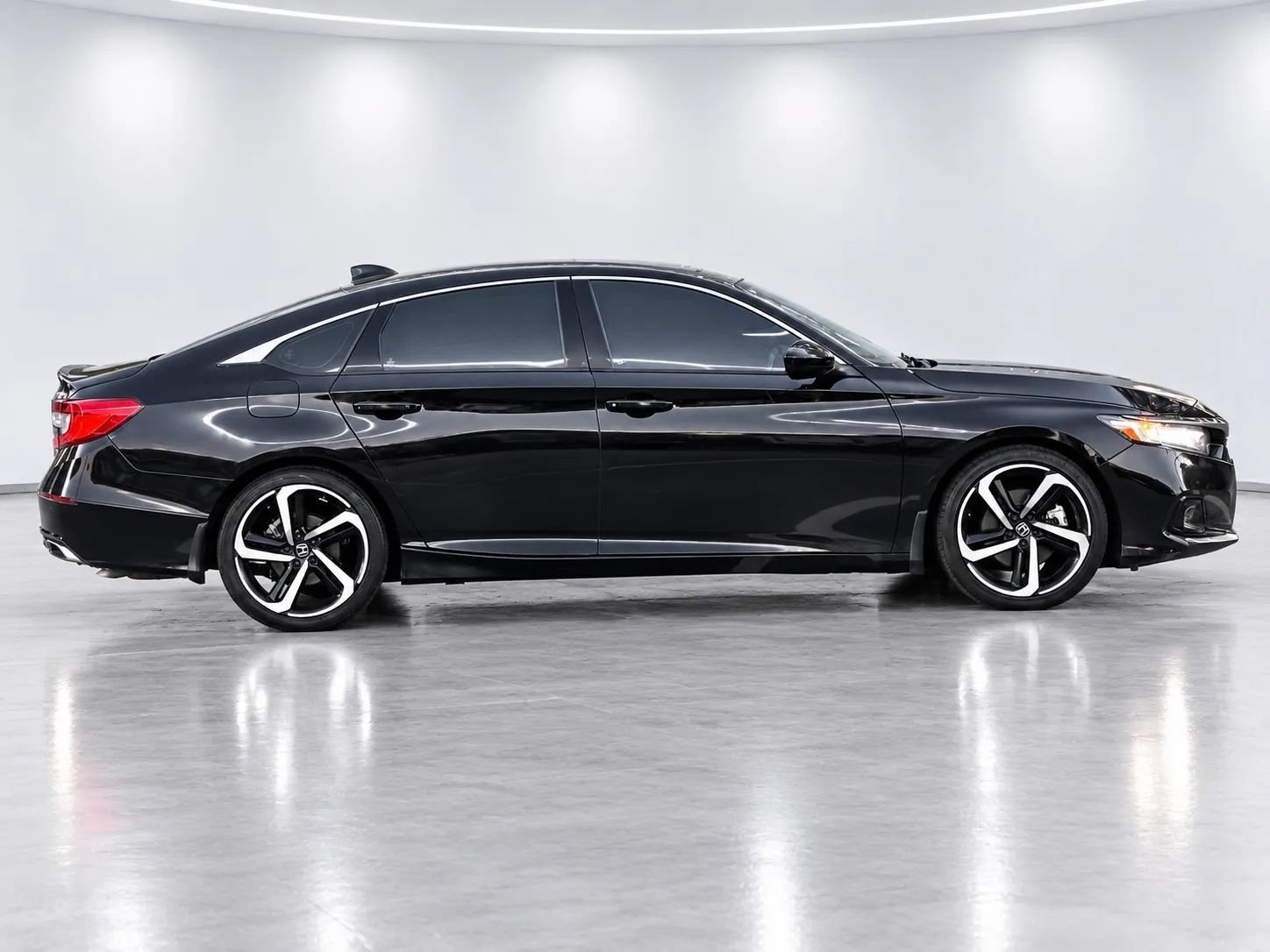 Used 2021 Honda Accord Sport image 9