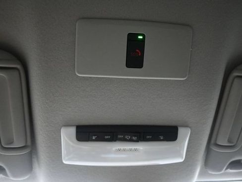 Used 2025 Nissan Versa SR w/ Trunk Package FWD image 17