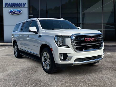 Used 2022 GMC Yukon XL SLT w/ SLT Premium Package image 2