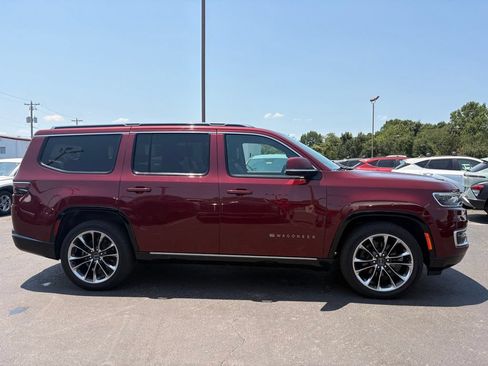 Used 2022 Jeep Wagoneer Series III w/ Premium Group I AWD/4WD image 9