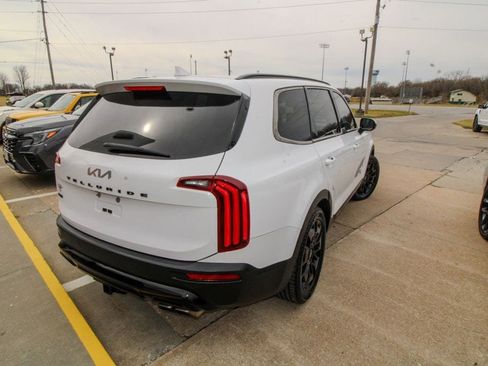 Used 2022 Kia Telluride SX w/ SX Prestige Package image 3