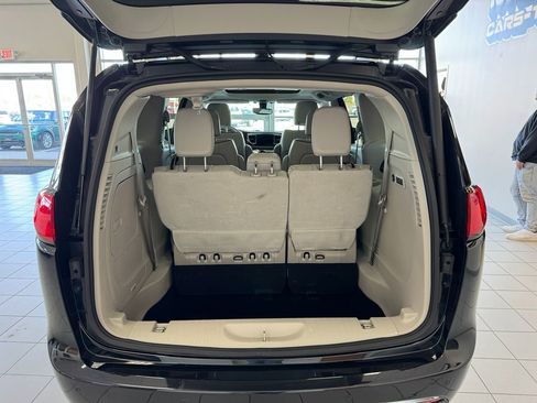 Used 2019 Chrysler Pacifica Limited image 50