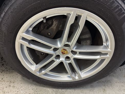 Used 2021 Porsche Macan AWD/4WD image 38