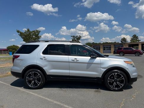 Used 2015 Ford Explorer Sport w/ Equipment Group 401A AWD/4WD image 2
