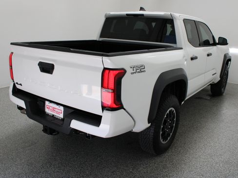 Used 2025 Toyota Tacoma TRD Off-Road AWD/4WD image 7
