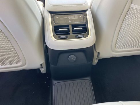 New 2026 Volvo XC90 T8 Ultra w/ Protection Package Premier AWD/4WD image 17
