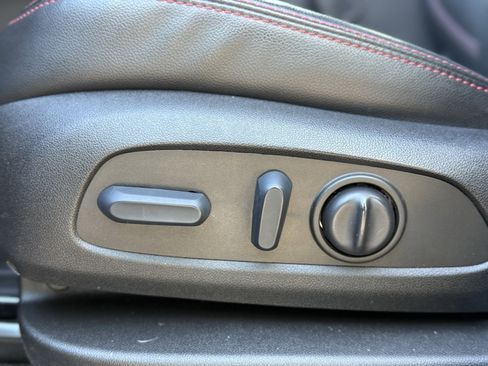 Used 2022 Chevrolet Equinox RS w/ RS Leather Package image 9