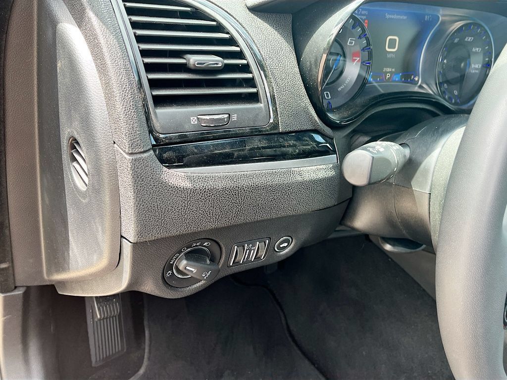 Used 2023 Chrysler 300 S RWD image 10