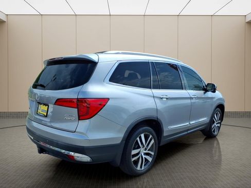 Used 2018 Honda Pilot Touring image 3