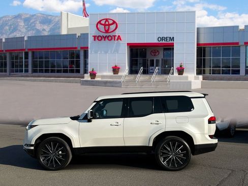 Used 2025 Lexus GX 550 w/ Accessory Package (2T) AWD/4WD image 7