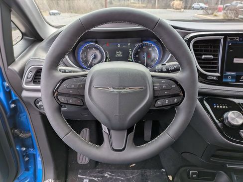 New 2026 Chrysler Pacifica Select image 11
