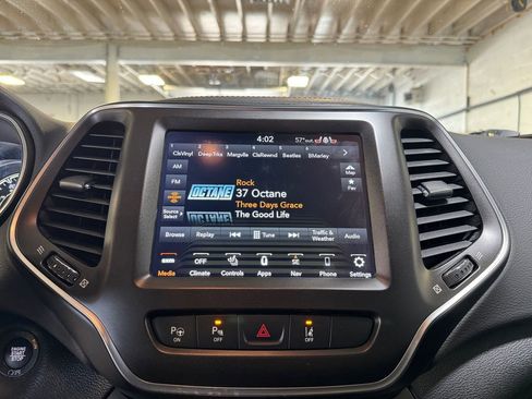 Used 2022 Jeep Cherokee Trailhawk w/ Sun, Sound & Nav Group AWD/4WD image 17