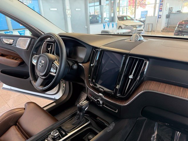Used 2018 Volvo XC60 T6 Inscription w/ Luxury Seat Package AWD/4WD image 29