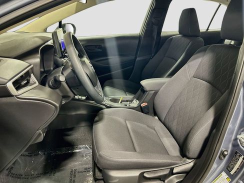 Used 2025 Toyota Corolla LE w/ LE Premium Package FWD image 17