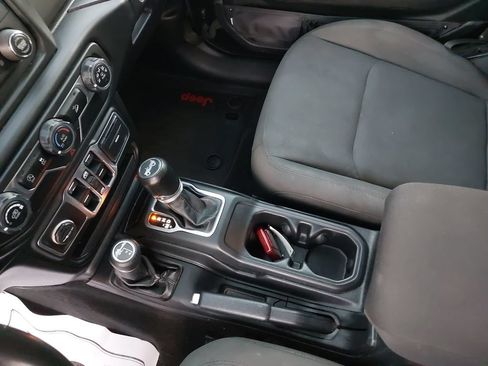 Used 2018 Jeep Wrangler Unlimited Sport S AWD/4WD image 21