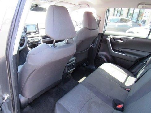 Used 2021 Toyota RAV4 XLE FWD image 18