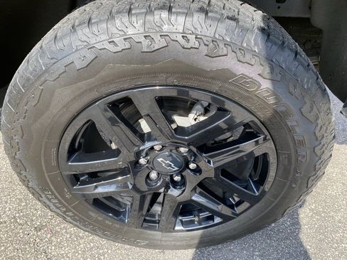 Used 2023 Chevrolet Colorado Trail Boss w/ Technology Package image 28