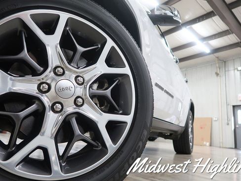 Used 2021 Jeep Grand Cherokee Limited image 3