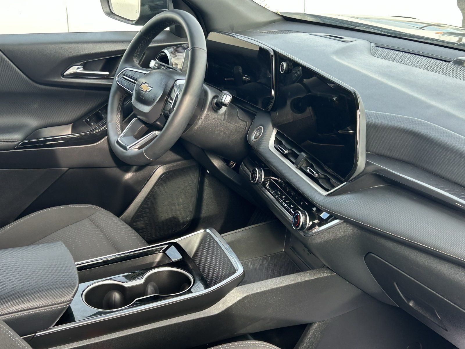 Used 2025 Chevrolet Equinox LT AWD/4WD image 8