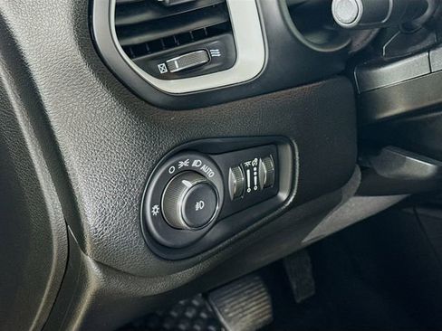 Used 2021 Jeep Renegade Latitude w/ Sun & Sound Group image 6