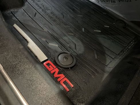 Used 2022 GMC Acadia AT4 image 33