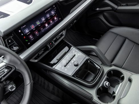 Certified 2026 Porsche Cayenne AWD/4WD image 30