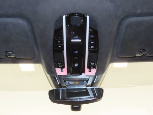 Certified 2023 Porsche Cayenne Turbo S AWD/4WD image 33