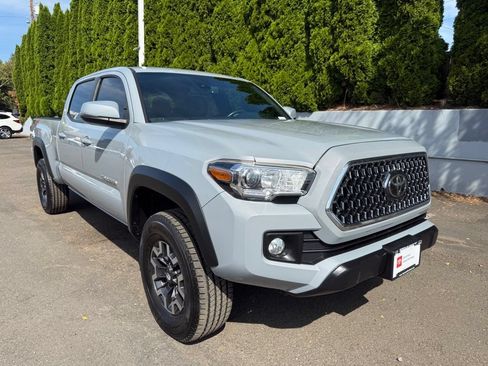 Used 2019 Toyota Tacoma TRD Off-Road w/ Technology Package AWD/4WD image 2