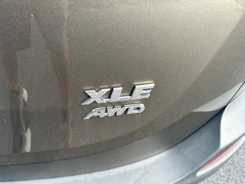 Used 2015 Toyota RAV4 XLE AWD/4WD image 9
