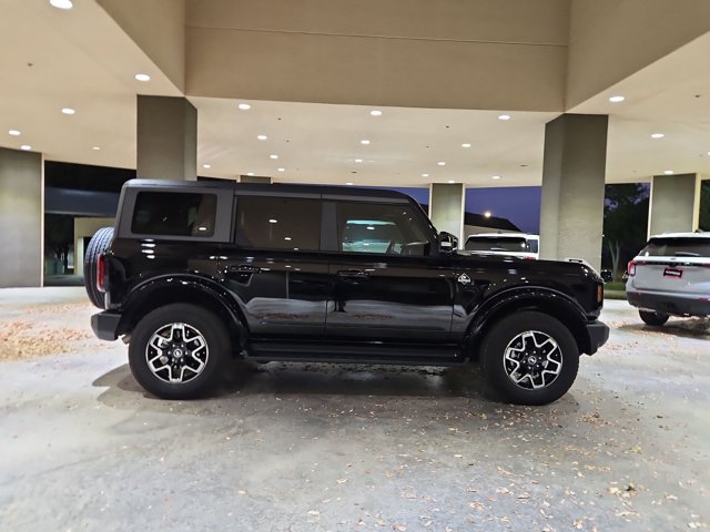 Used 2025 Ford Bronco Outer Banks AWD/4WD image 3