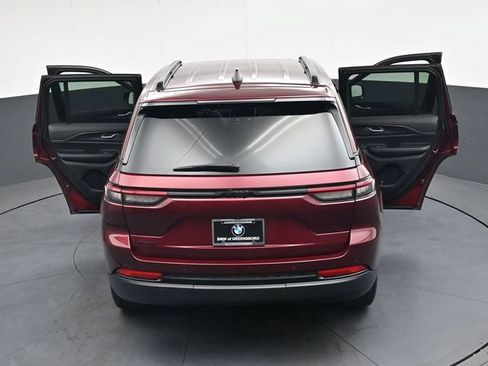 Used 2024 Jeep Grand Cherokee Altitude AWD/4WD image 40