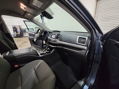 Used 2017 Toyota Highlander LE FWD image 20