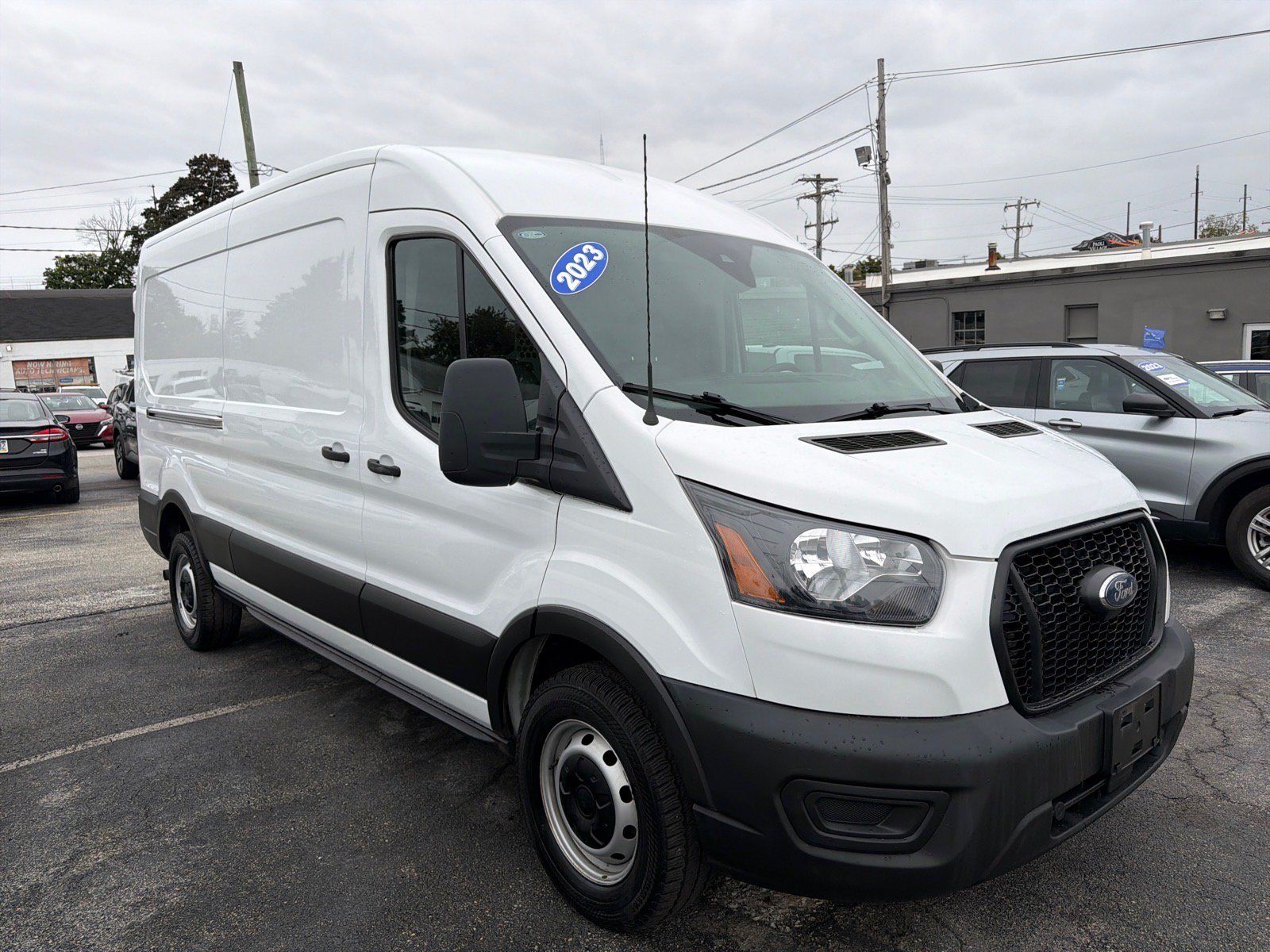 Used 2023 Ford Transit 250 Medium Roof RWD image 3