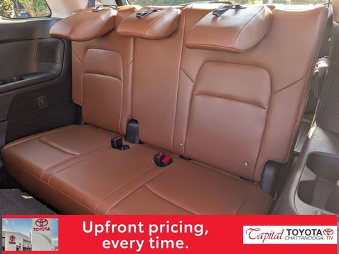 Used 2024 Nissan Pathfinder Platinum w/ Black Appearance Package AWD/4WD image 12