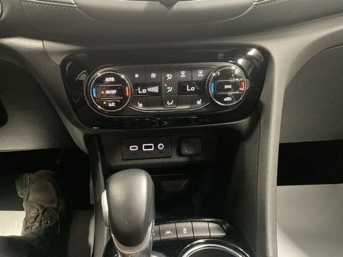 Used 2023 Buick Encore GX Select AWD/4WD image 20